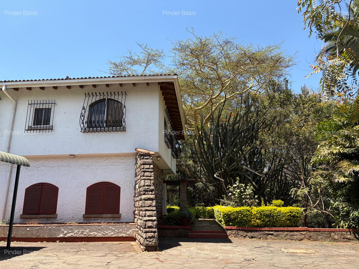 5-Bedroom Separate House — Lavington — photo 4