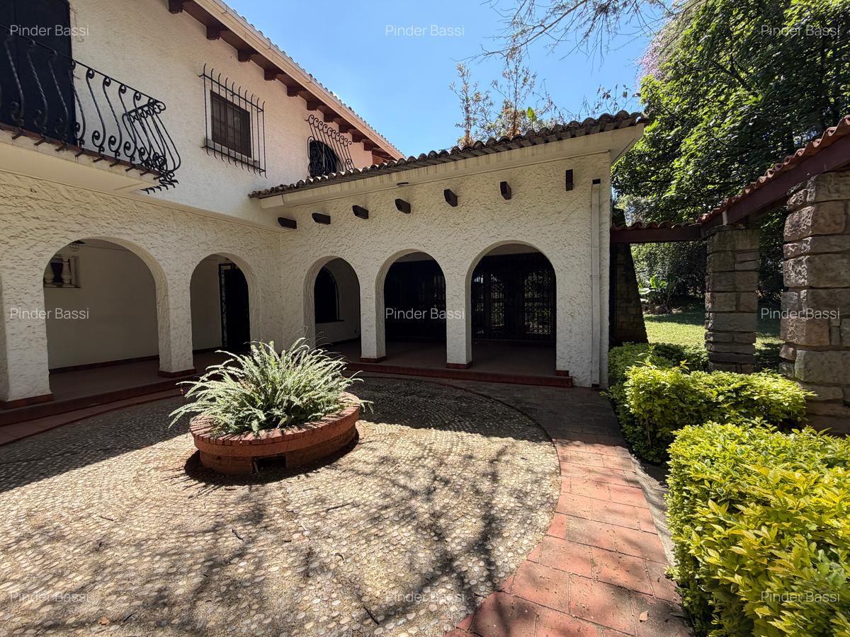 5-Bedroom Separate House — Lavington