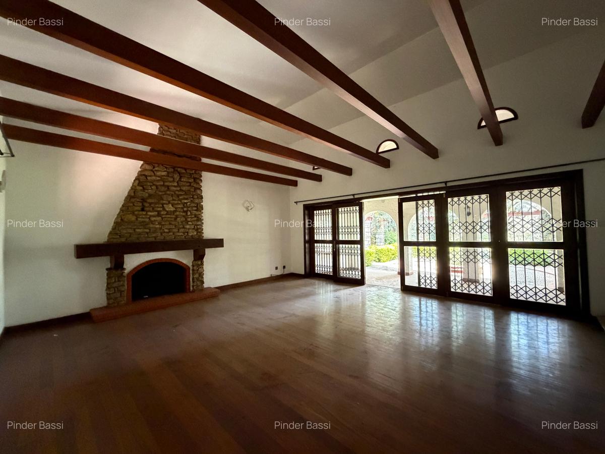 5-Bedroom Separate House — Lavington — photo 6