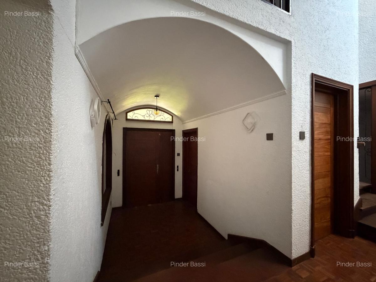5-Bedroom Separate House — Lavington — photo 7