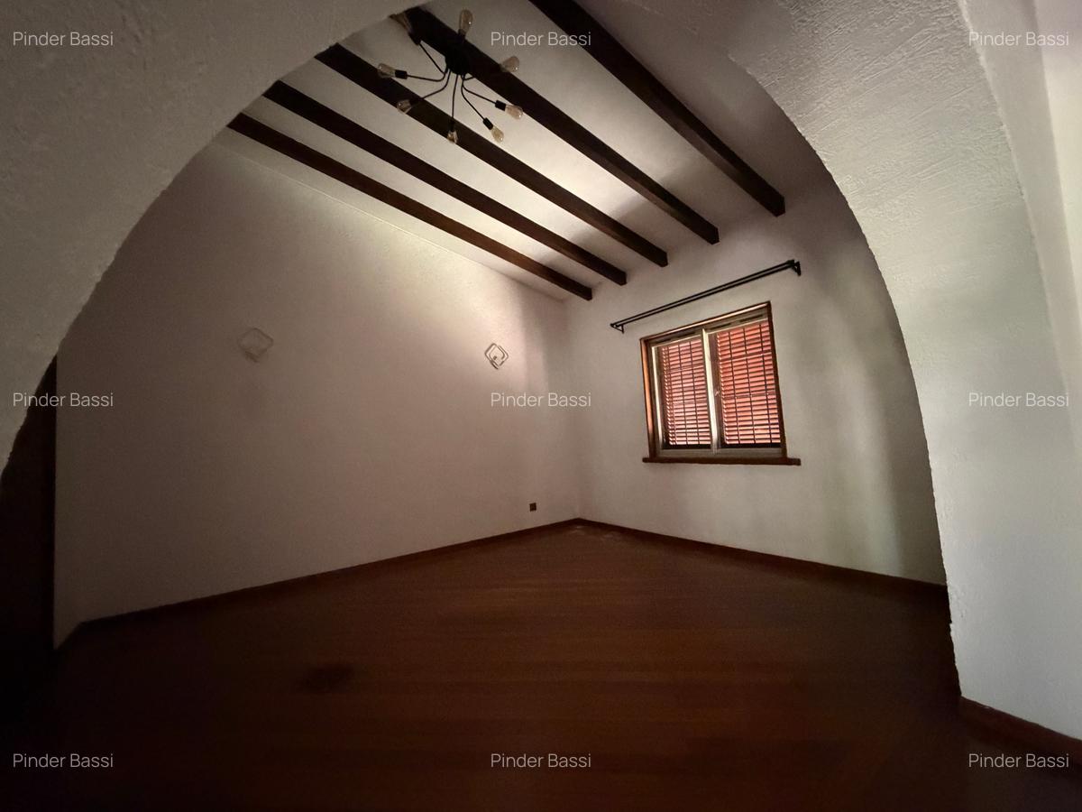 5-Bedroom Separate House — Lavington — photo 8