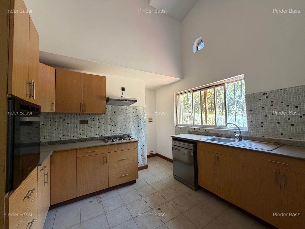 5-Bedroom Separate House — Lavington — photo 10