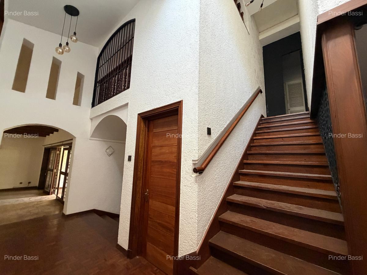 5-Bedroom Separate House — Lavington — photo 11