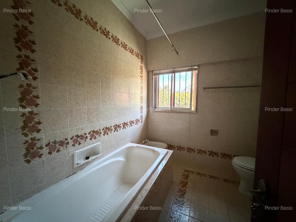 5-Bedroom Separate House — Lavington — photo 12